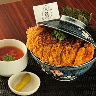 大阪とんかつ ちよ松 – 「日本一分厚い」元祖5センチかつ